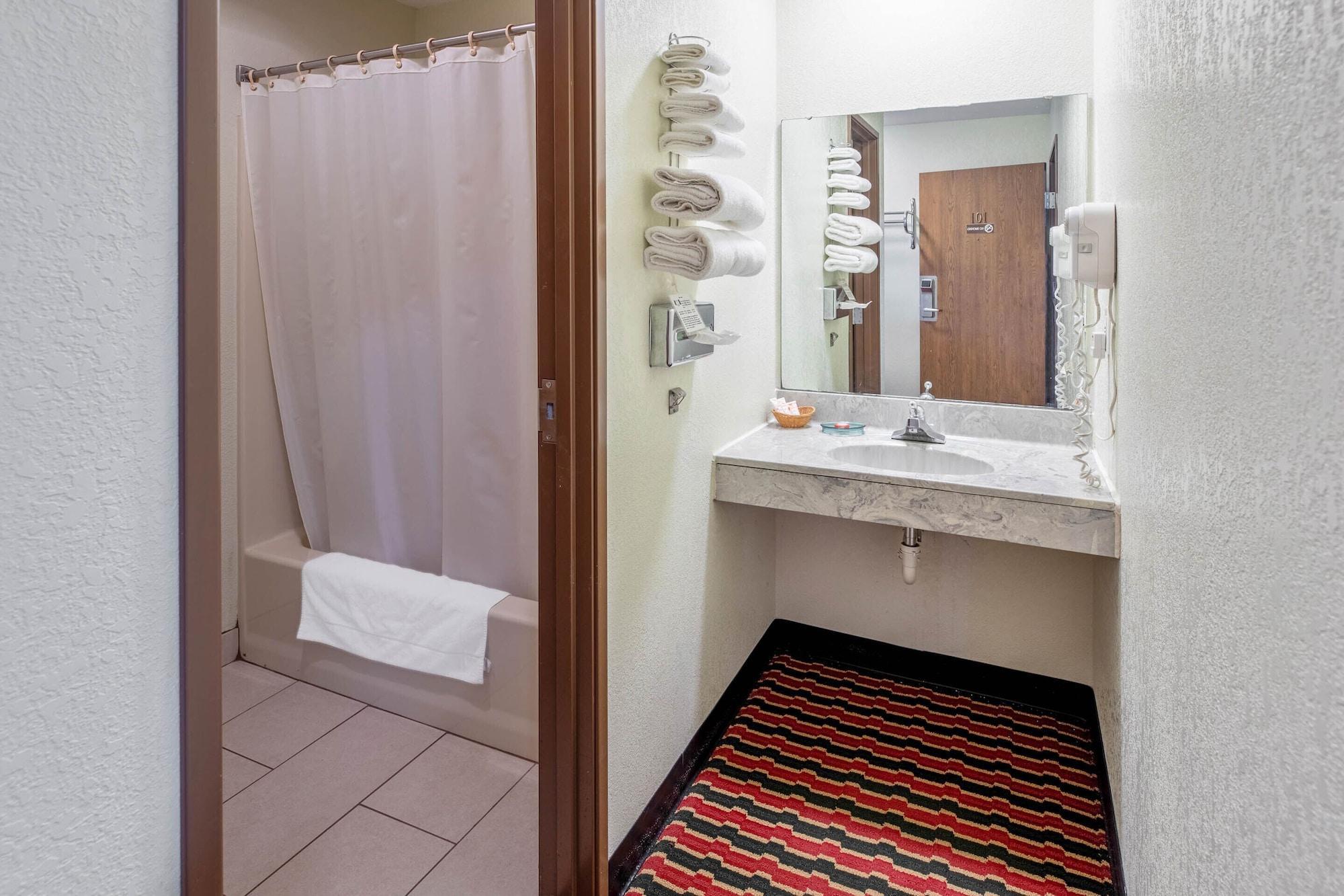 Oyo Hotel Chesaning Route 52 & Hwy 57 Exterior foto