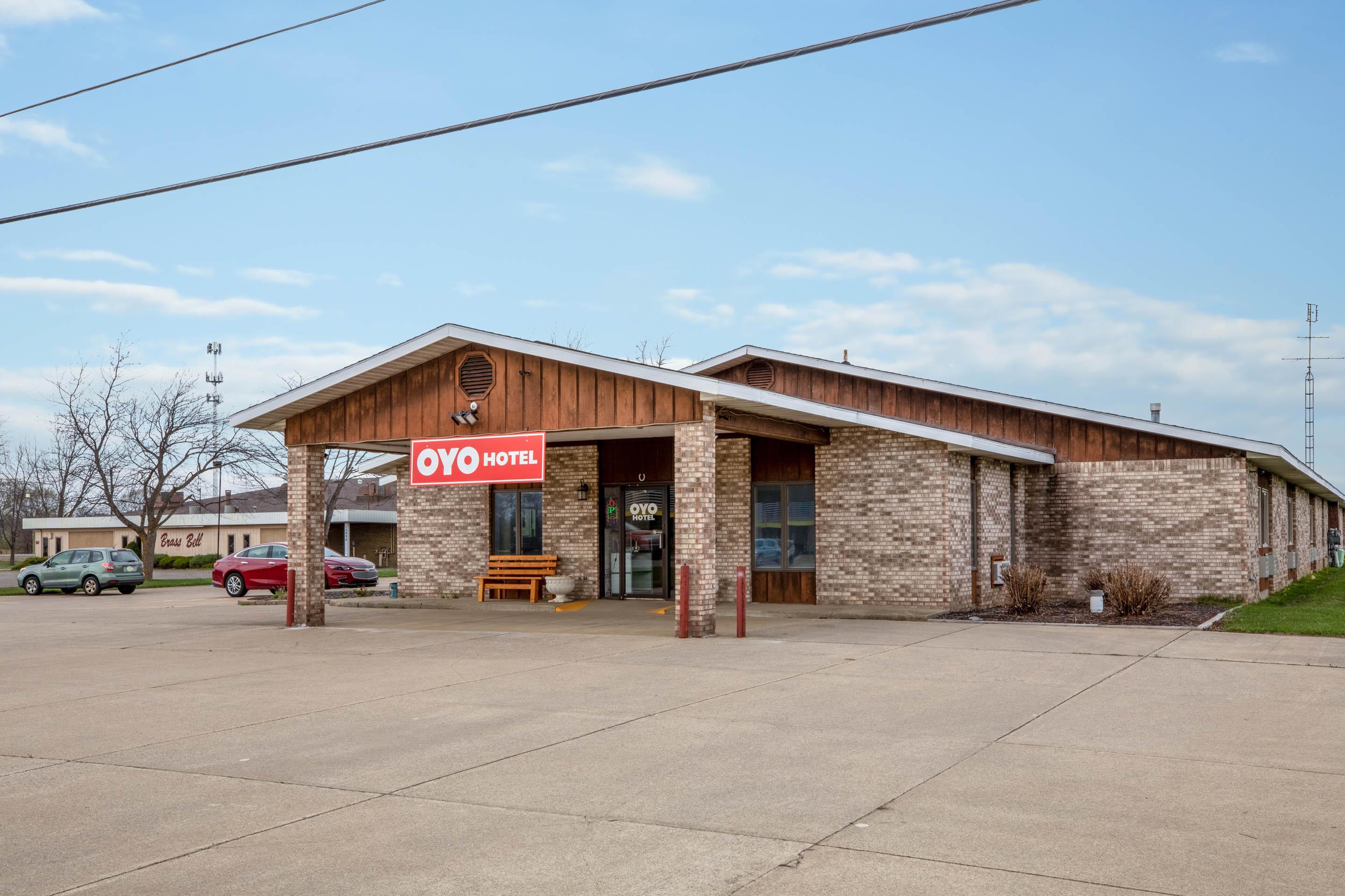 Oyo Hotel Chesaning Route 52 & Hwy 57 Exterior foto